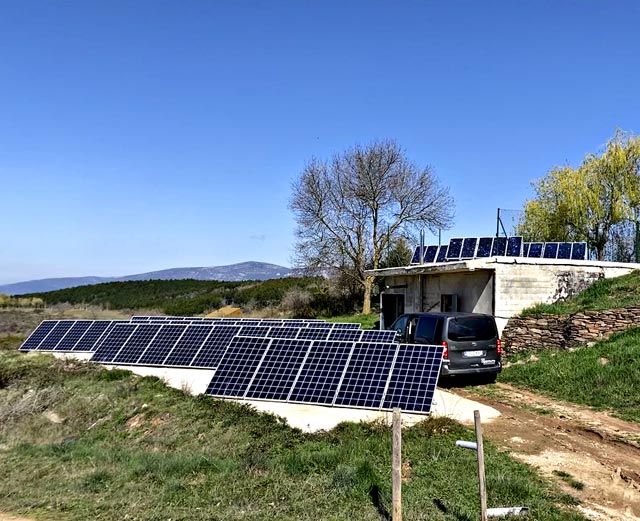 Paneles fotovoltaicos instalados por acimuth
